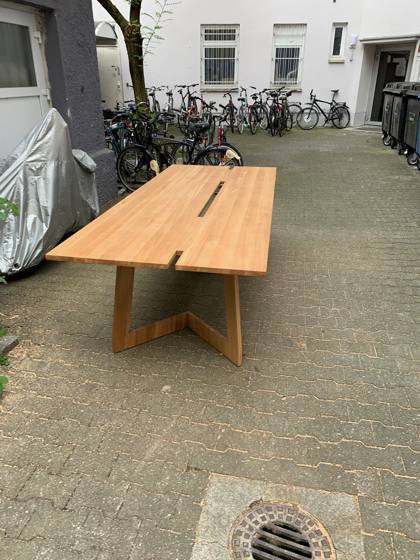 Bürotisch mit individuellen Gestell Eiche für MATES