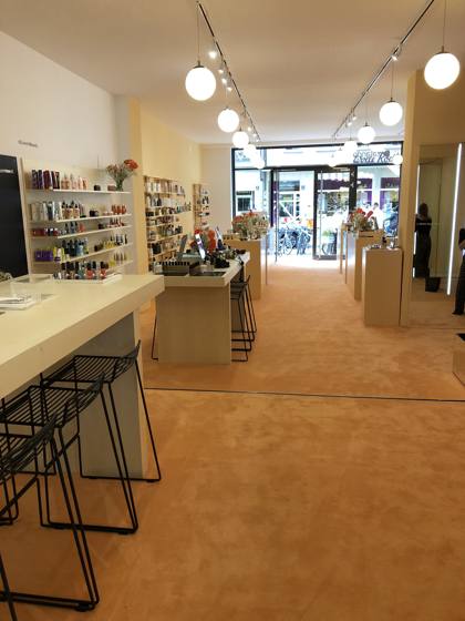 Komplette Ladenausstattung für Kosmetikmarke