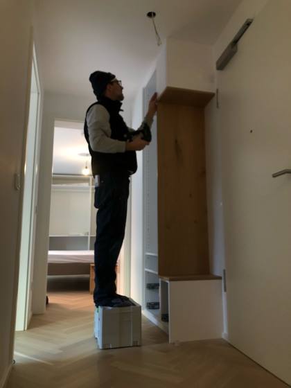Flurschrank mit Sitzgelegenheit – Bild 11