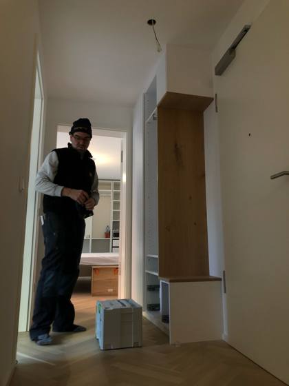 Flurschrank mit Sitzgelegenheit – Bild 12