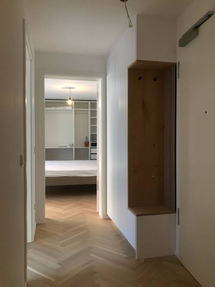 Flurschrank mit Sitzgelegenheit – Bild 15