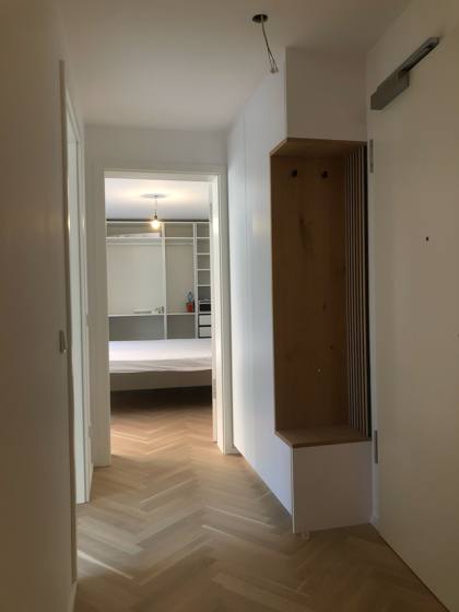 Flurschrank mit Sitzgelegenheit – Bild 16