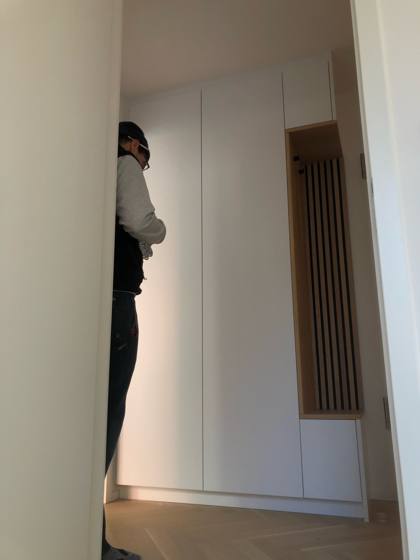 Flurschrank mit Sitzgelegenheit – Bild 18