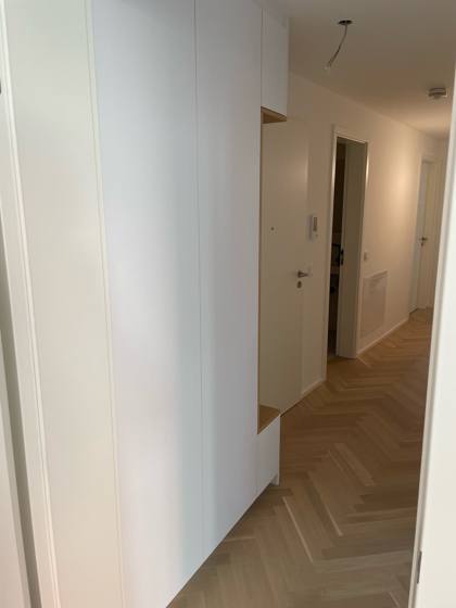 Flurschrank mit Sitzgelegenheit – Bild 33
